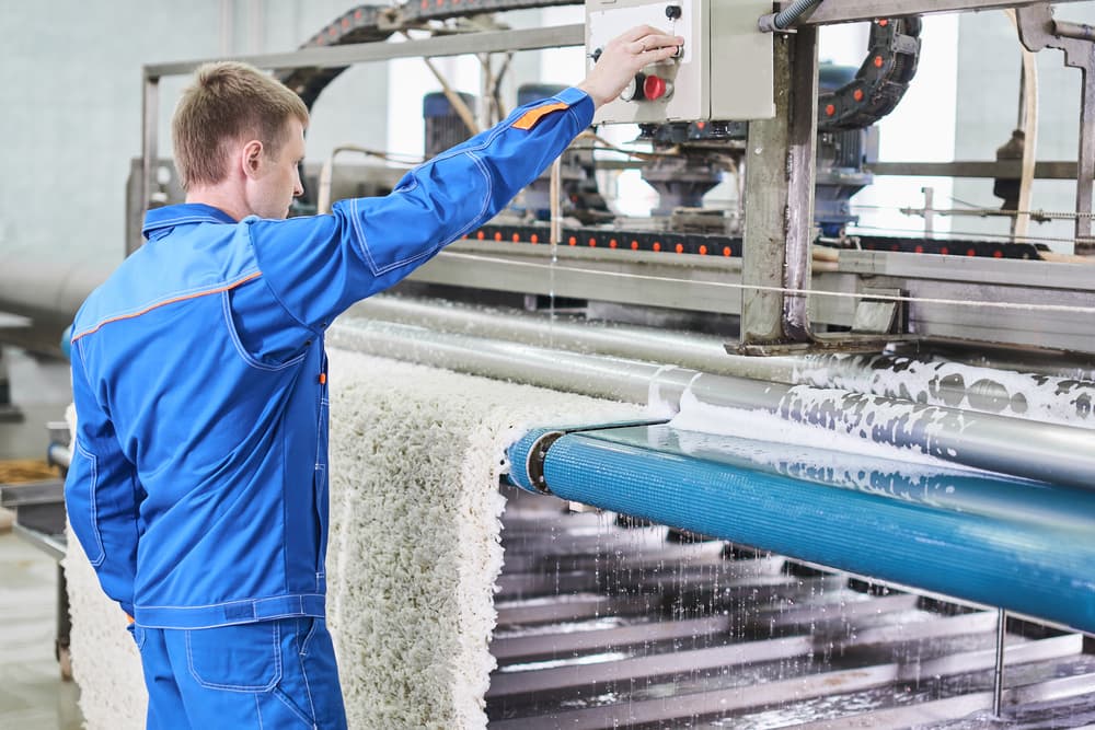 Hilton Halı Yıkama fabrikasında yıkama süreci